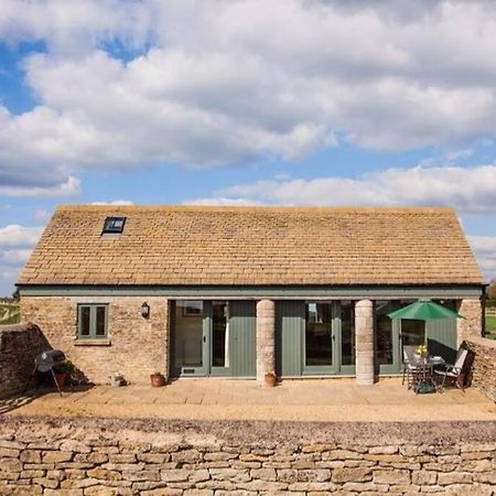 Secluded Romantic Cotswolds Barn - Sleeps 2 To 4 - Near Cirencester - Dog Friendly Villa Kemble Ngoại thất bức ảnh