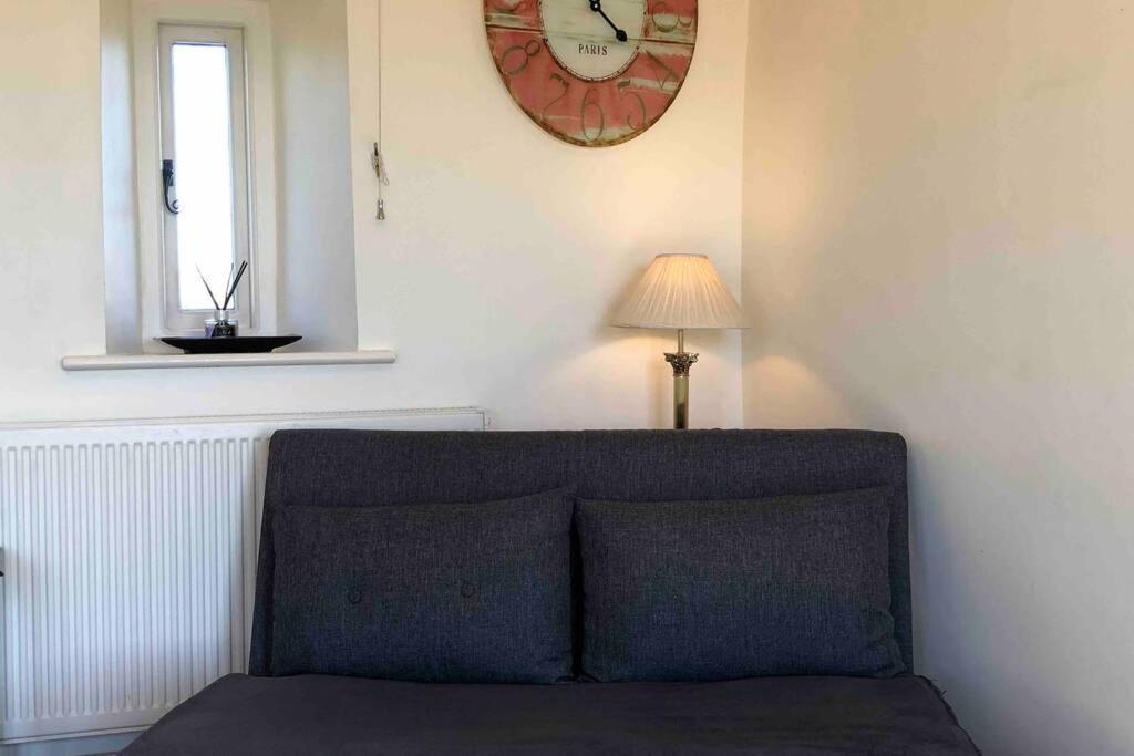 Secluded Romantic Cotswolds Barn - Sleeps 2 To 4 - Near Cirencester - Dog Friendly Villa Kemble Ngoại thất bức ảnh