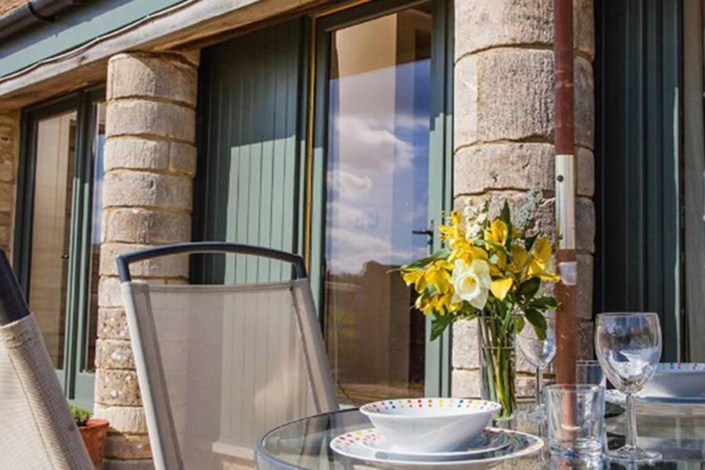 Secluded Romantic Cotswolds Barn - Sleeps 2 To 4 - Near Cirencester - Dog Friendly Villa Kemble Ngoại thất bức ảnh