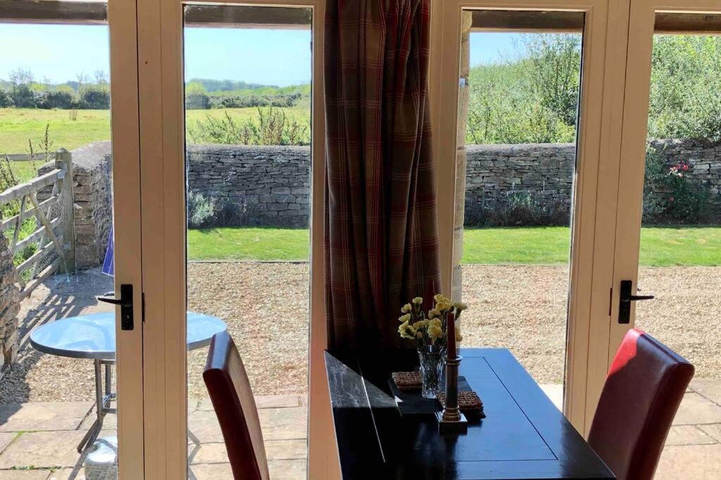 Secluded Romantic Cotswolds Barn - Sleeps 2 To 4 - Near Cirencester - Dog Friendly Villa Kemble Ngoại thất bức ảnh