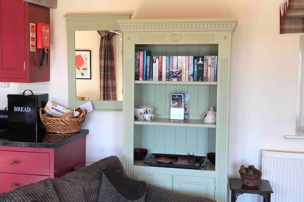 Secluded Romantic Cotswolds Barn - Sleeps 2 To 4 - Near Cirencester - Dog Friendly Villa Kemble Ngoại thất bức ảnh